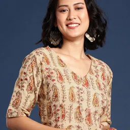 Taavi Kalamkari Printed Cotton Non Paded Saree Blouse-picture-4