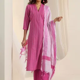 Libas Chevron Embroidered Thread Work V Neck Kurta With Trousers & Dupatta image 3