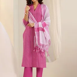 Libas Chevron Embroidered Thread Work V Neck Kurta With Trousers & Dupatta image 2