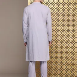 House of Pataudi Men Jashn Floral Embroidered Thread Work Pure Cotton Kurta With Churidar image 4