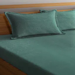 fabinaliv Green Solid 300 TC Woollen Woollen Flat Double Bedsheet with 2 Pillow Covers image 3