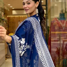 rini and niri Printed Kurta, Trouser/Pant & Dupatta Set image 2