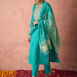 hritika Women Cotton Blend Kurta Pant Dupatta Set image 3