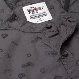 Roadster Men Charcoal Grey & Black Regular Fit Printed Sustainable Casual Shirt image 2
