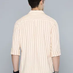 levi's Men Slim Fit Striped Spread Collar Casual Shirt image 4