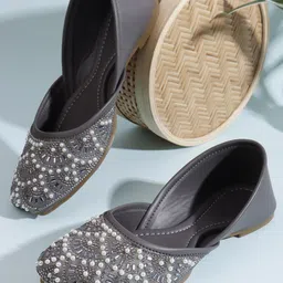 retro walk Bellies For Women image 2