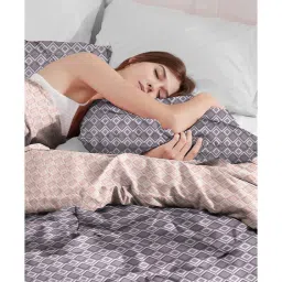the white moss Hannah Pleat Pinch luxurious Winter King Comforter with 2 Pillow Cover image 5