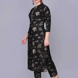 isha e kart Women Viscose Rayon Kurta Palazzo Set image 3