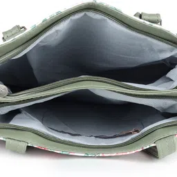 claspnclutch Women Green Shoulder Bag image 4