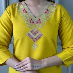 anjiki Women Cotton Blend Kurti Pant Dupatta Set image 4