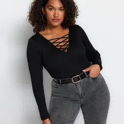 Trendyol Criss-Cross Detail V-Neck Pullover image 4