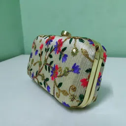 evoque Casual Cream Clutch image 3