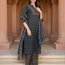 skylee Women Cotton Blend Kurta Pant Dupatta Set image 3