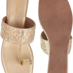 mochi Women Wedges Sandal image 4