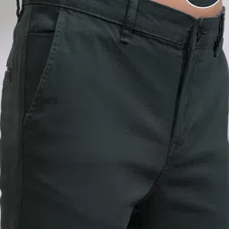 highlander Men Tapered Green Cotton Blend Trousers image 5