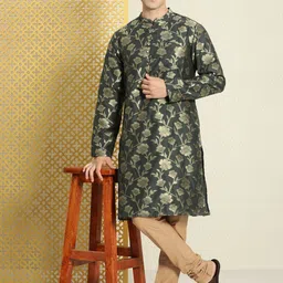 House of Pataudi Men Jashn Floral Zari Work Kurta with Churidar image 2