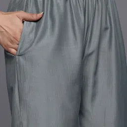 Varanga Ethnic Motifs Embroidered Zari Kurta With Trousers & Dupatta image 3