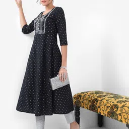 Vishudh Floral Embroidered A-Line Kurta image 5