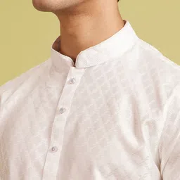 Diwas by Manyavar Men Thread Work Kurta image 3