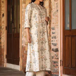 AMIRAS INDIAN ETHNIC WEAR Floral Printed A-Line Kurta image 3