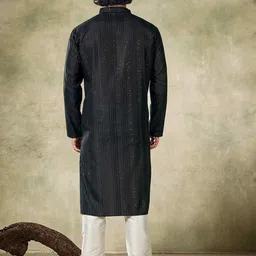 Vardha Men Thread Work Handloom Kurta image 4
