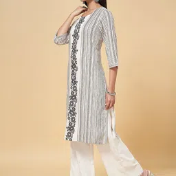 RANGMANCH BY PANTALOONS Floral Printed Round Neck Kurta image 2