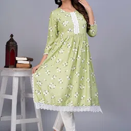 Bachuu Round Neck Floral Printed Gotta Patti Kurta image 3