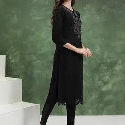 Vishudh Yoke Design Round Neck Straight Kurta image 3