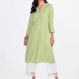 Global Desi V-Neck Thread Work Kurta image 2