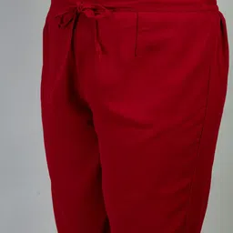 PrettyPlus by Desinoor.com Plus Size Floral Embroidered Kurta Set image 3