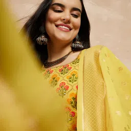 SERONA FABRICS Ethnic Motifs Printed Jacquard Kurta With Trousers & Dupatta image 2