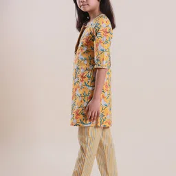 Sangria Girls Yellow Floral Printed Pure Cotton Straight Kurta With Trouser image 5