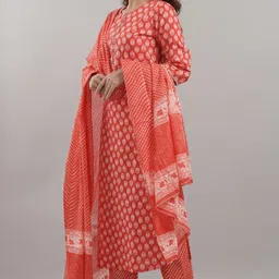divastri Women Pure Cotton Kurta Pant Dupatta Set image 3
