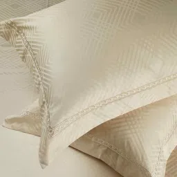 platina india Off White Geometric Jacquard Allover Pattern 300 Tc Cotton King Sized Double Bedsheet With 2 Pillow Covers image 4