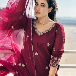 divastri Women Viscose Rayon Kurta Pant Dupatta Set image 5