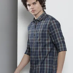 the indian garage co. Men Slim Fit Checkered Spread Collar Casual Shirt image 5