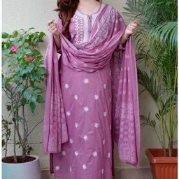 g bluxe Women Pure Cotton Kurta Pant Dupatta Set image 1