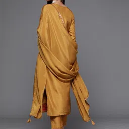 libas Women Silk Blend Kurta Pant Set image 2