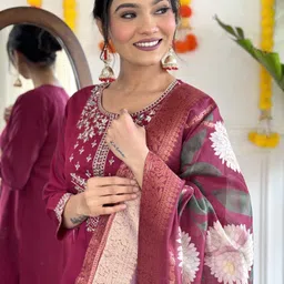 solenza Women Embroidered Viscose Rayon A-line Kurta image 5