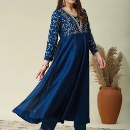 mokosh Women Silk Blend Kurta Pant Dupatta Set image 3