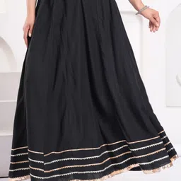 houseofcommon Women Solid Flared Black Skirt image 3