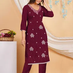 ya collection Women Cotton Blend Kurta Pant Dupatta Set image 3