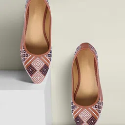 ravis Jutis For Women image 2