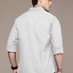 metronaut Men Regular Fit Solid Spread Collar Casual Shirt image 3