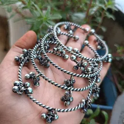 toom thekari Metal Gold-plated Bangle Set image 2