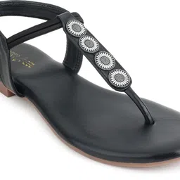 luxyfeel Women Flats Sandal image 3