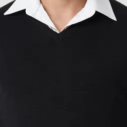 globus Men Solid V Neck Black Sweater image 4