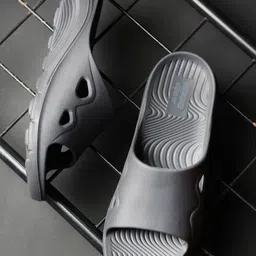 slipover Men Slides image 1