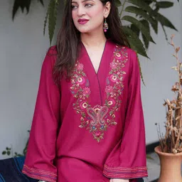 tejoocollection Women Cotton Blend Kurti Pant Set image 4