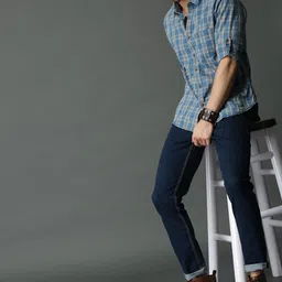 roadster Men Regular Fit Checkered Casual Shirt image 4